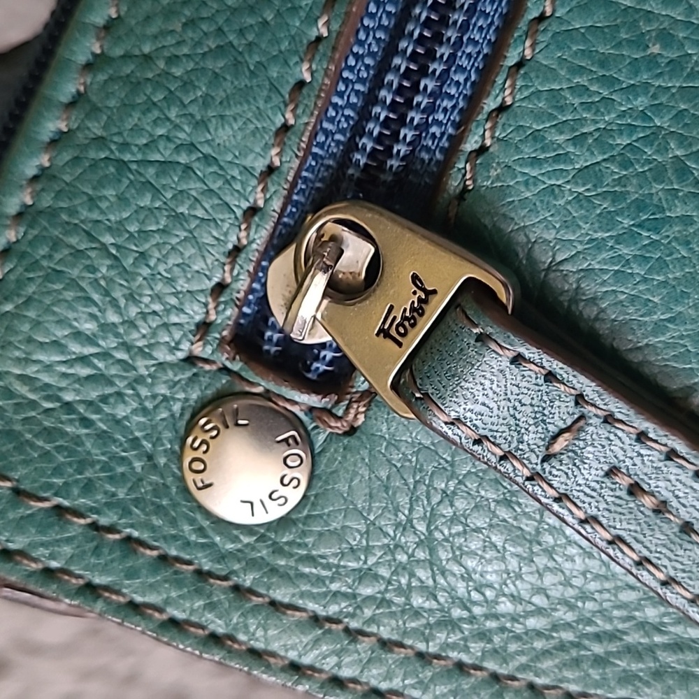 Fossil Leather Crossbody Bag ❤️ - Picture 8 of 9